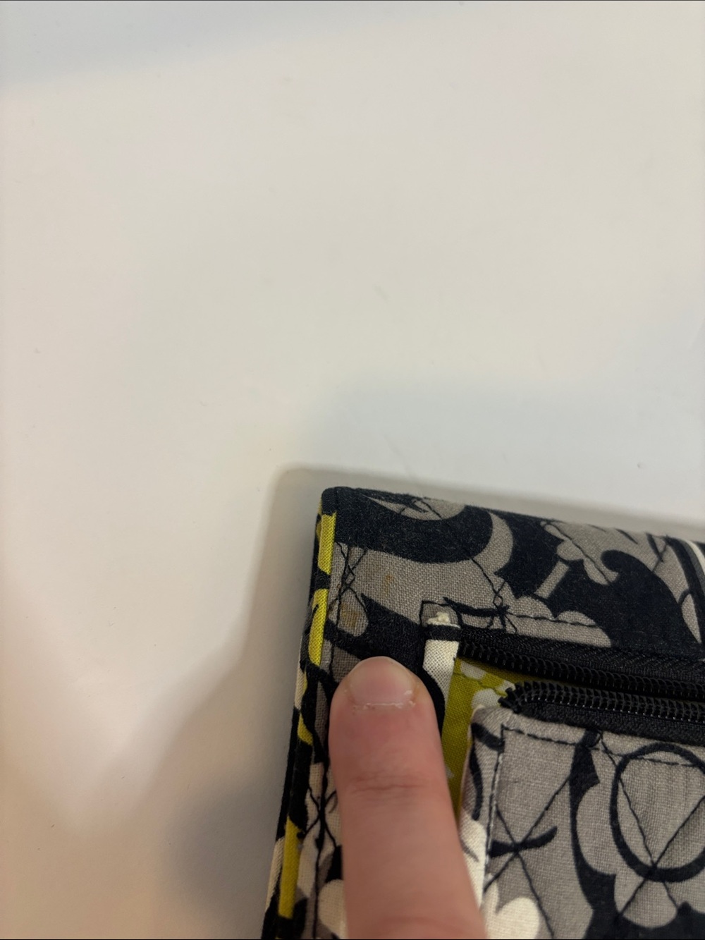 Vera Bradley Baroque Trifold Card Wallet Magnetic closure 8 in Length Black Gray - Picture 8 of 12